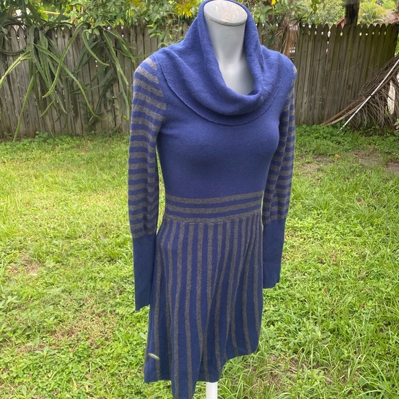 BCBGMAXAZRIA Cowl Neck Mini Sweater Dress Size S - Picture 2 of 11